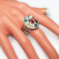 Кольцо самоцветами 750-er