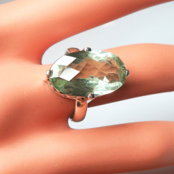 Кольцо с зеленым аметистом (празиолитом) 409-amr